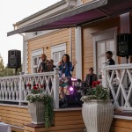 Bändin esiintyessä puutarhaterassilla jää vieraille runsaasti tanssilattiaa puutarhaan. Puutarhaterassin tunnelmaa