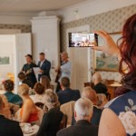 Kartanon juhlasaliin sopii jopa 60 vierasta. Juhlatunnelmia kartanon juhlasalissa