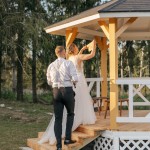 Tuuli-huvimaja Huvimaja ilta-auringossa