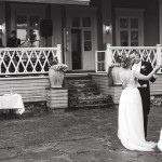 Puutarha toimii mainiosti myös häävalssin tanssimiseen. Häävalssi kartanon puutarhassa